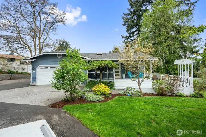 Everett rambler with large lot, RV parking, and attached garage