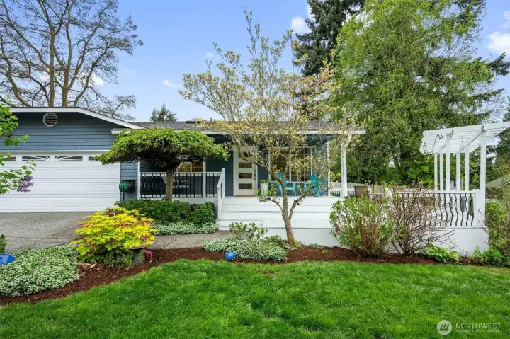 Located near Everett Mall with shopping and dining nearby