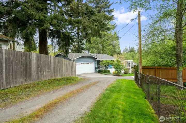 Easy access to commuting routes and amenities