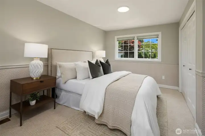 Large flex bedroom- Potential 2nd Primary Suite, Home Office, Bonus Room, or Gym