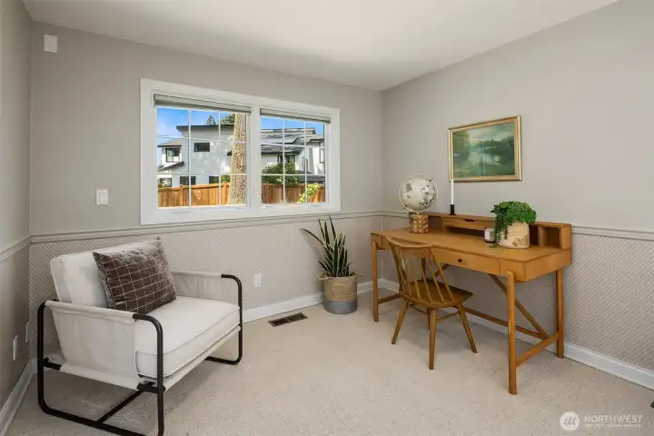Large flex bedroom- Potential 2nd Primary Suite, Home Office, Bonus Room, or Gym