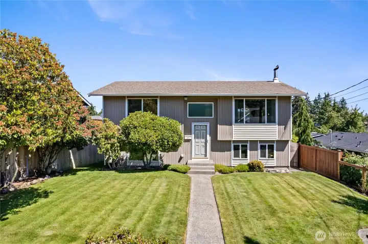 Located on a quiet street close to Pt. Defiance & Ruston waterfront!