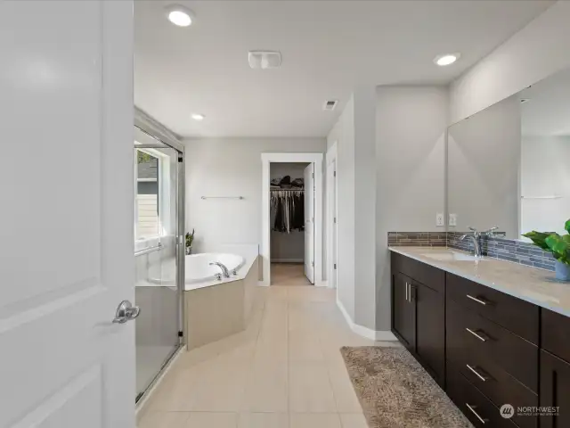 The highlight of the room is the lavish en-suite bathroom, offering a spa-like oasis for rest and rejuvenation. Featuring quartz countertops and undermount dual sinks, as well as a large jetted tub and separate shower, this luxurious space is designed to pamper and indulge your senses.