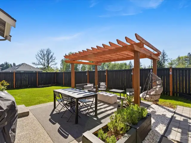 Whether you're planting a vegetable garden, tending to flowering shrubs, or simply enjoying the beauty of nature, the possibilities are endless in this outdoor haven.