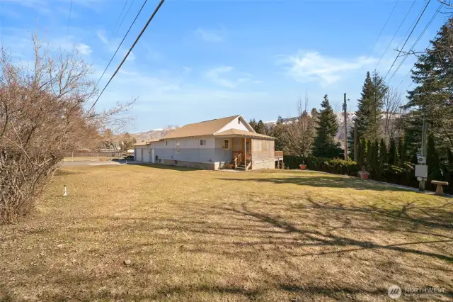 Large lot with lots of elbow room and mountain views!