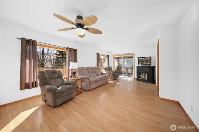 Living room with sliders to the screened-in porch and back deck.