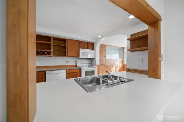 Pass-through from living room to kitchen.