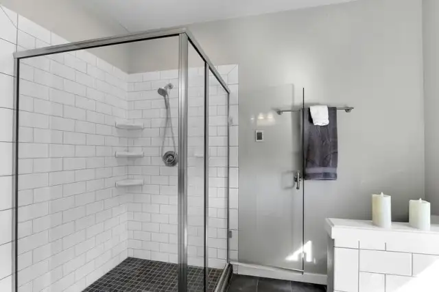 Roomy shower!