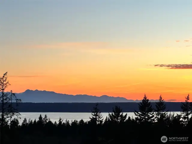 Beautiful sunsets with treed vistas, no rooftops!