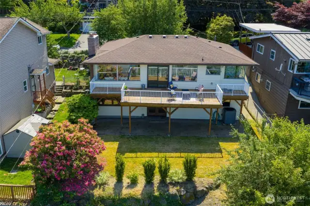 Built-to-last Midcentury construction, favored daylight basement design with separate entry and views from both levels offers so much potential for making improvements that build value- multi-generational living or ADU? Or all personal space and lots of entertaining!