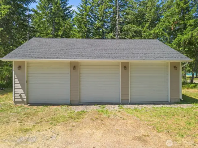 3 bay shop - man door on the side. vaulted ceilings.