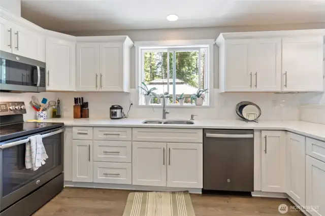 Stainless steel appliances. Clean quartz countertops.