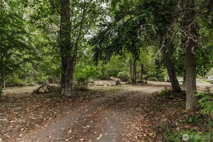 Driveway to 794