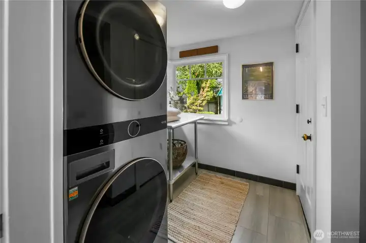Great mudroom with convenient, and newer (2021) high efficiency LG washer & dryer. All right, let's go outside.