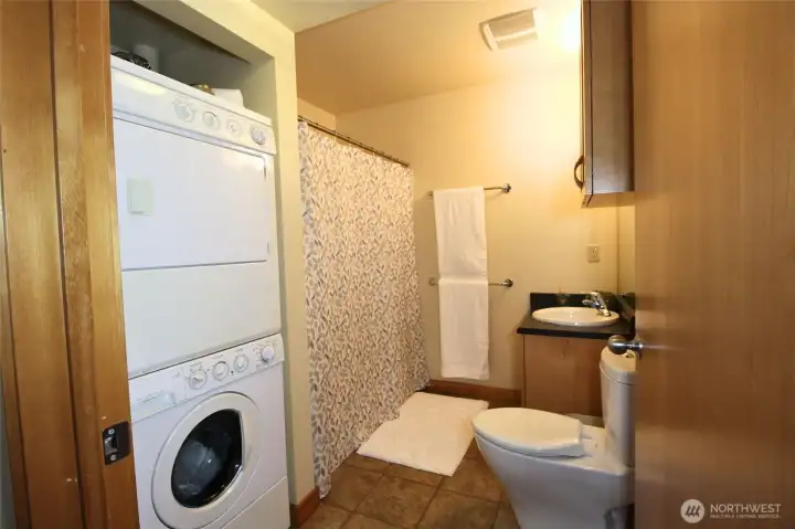 I-unit washer/dryer and restroom