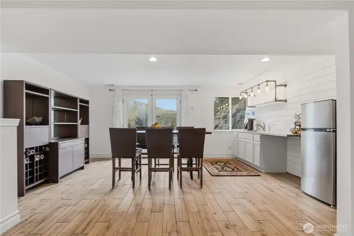 Lower Level Kitchenette and Dining
