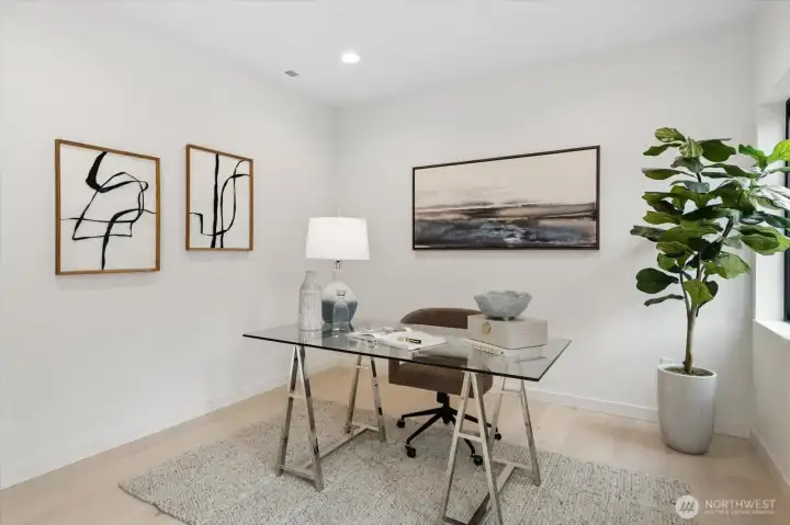 Bedroom or versatile space for guests, office, or creative studio.