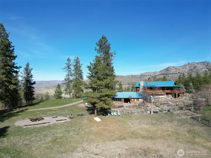 Carefully tended but mostly natural rounds offer a variety of spaces for gathering, such as the picnic/bbq space near the seasonal/occasional pond. This natural pond fills up sometimes, and at other times makes a great space for lawn games!