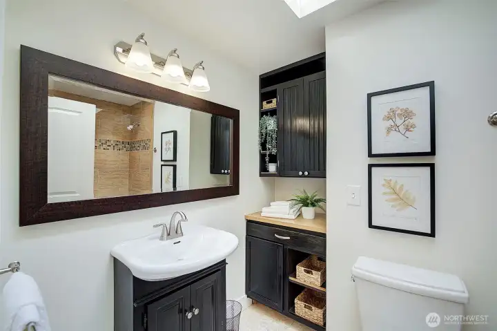 Full guest bathroom