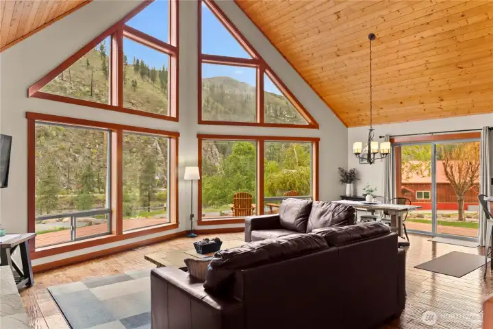 Tongue and groove pine ceilings and durable laminate flooring.