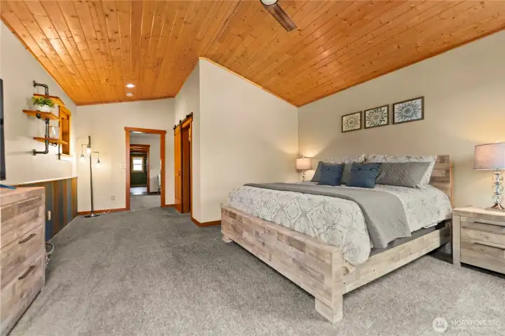 Spacious primary bedroom.