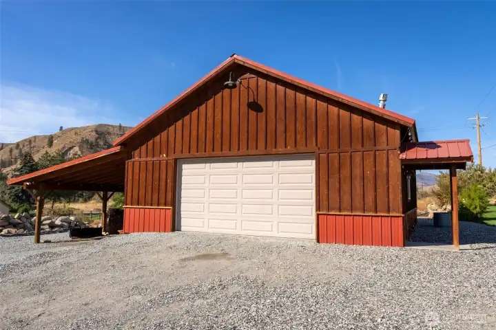 1200sf insulated, heated garage with 800sf attached carport