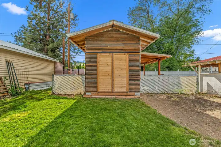 Storage/work shed