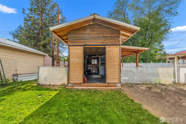 Extra storage/work shed
