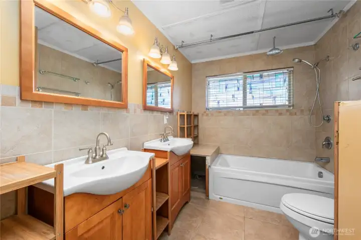 Main level - Bathroom #1