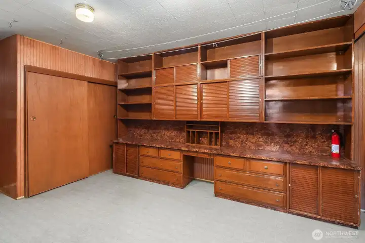 Extra flex rom has classic wood panelling