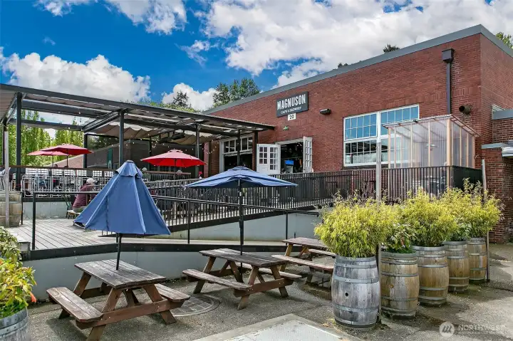 A popular gathering place within Magnuson Park, combining local food and craft beer with immediate access to trails, waterfront recreation and community activities.