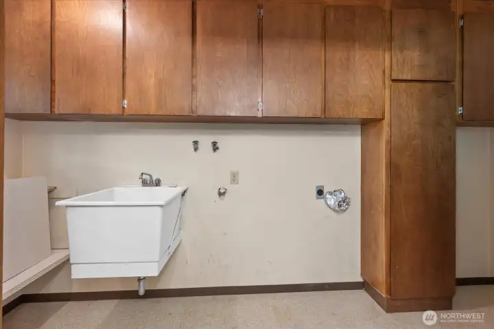 Laundry room with sink Laundry room with sink