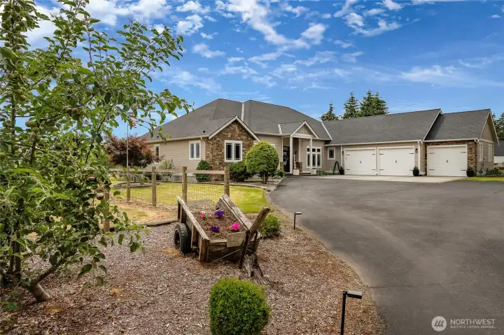 Welcome to 7969 Rodeo Dr. just outside of Lynden and in the sought-after Lynden School District! Welcome to 7969 Rodeo Dr. just outside of Lynden and in the sought-after Lynden School District!
