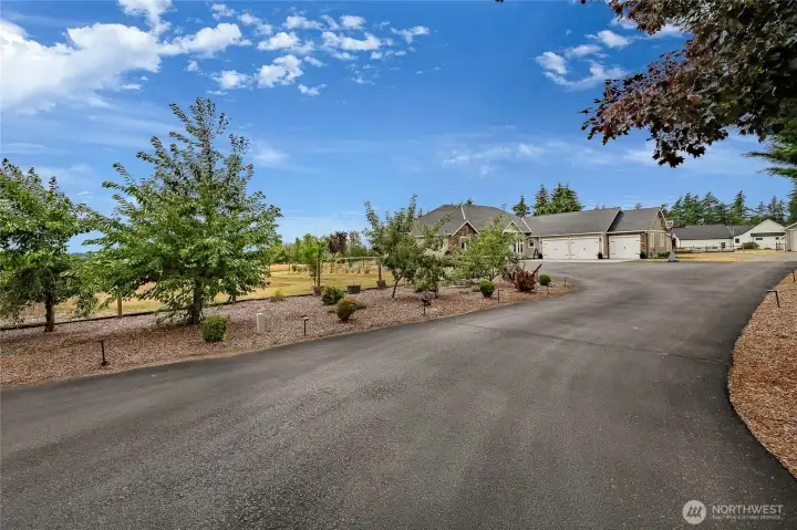 Private driveway leads you up to this 4323 sq. ft. 1-level home on 6.95 Acres! Private driveway leads you up to this 4323 sq. ft. 1-level home on 6.95 Acres!