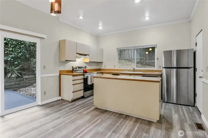 Kitchen awaits your vision. Newer appliances Kitchen awaits your vision. Newer appliances