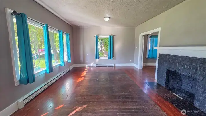 Classic old charm w/ original hardwood flooring