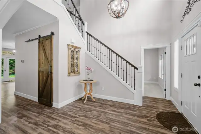 Large entry with vaulted ceilings.