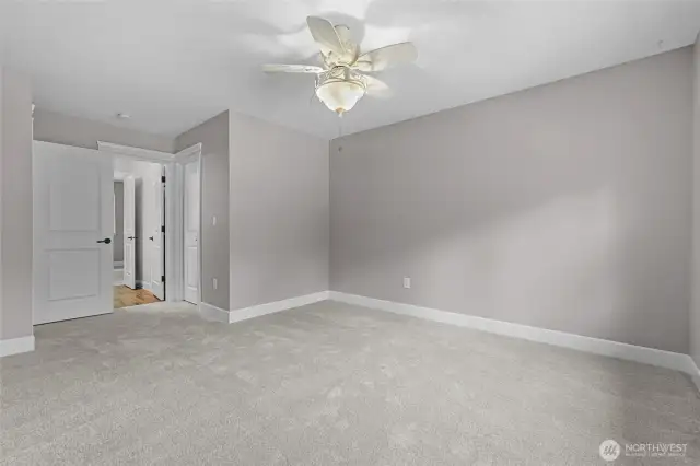Larger Jack and Jill with walk in closet