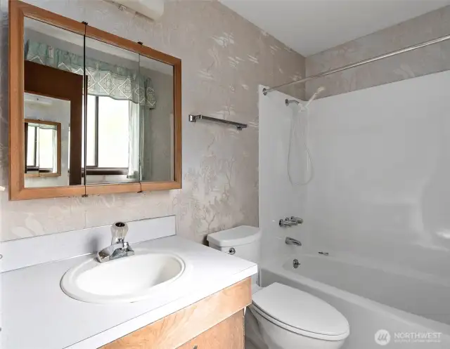 Full bath off primary