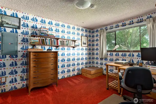 2nd Guest bedroom overlooking front yard