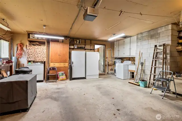 Large 2 car garage with side door to yard