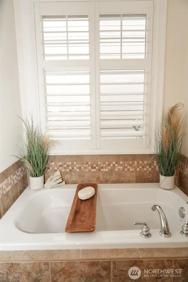 soaking tub in primary bathroom