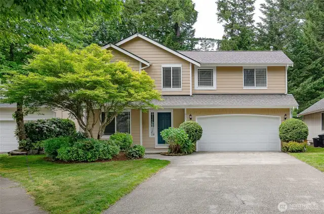Westside beauty.  This 3 bedroom 2.5 bath home.  Move in ready!  New roof and newer exterior paint.
