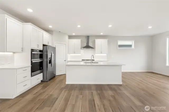 Disclaimer Secondary photos of same floor plan on different lot in different community: Photos are from another Luna, finishes, upgrades, and features may vary.