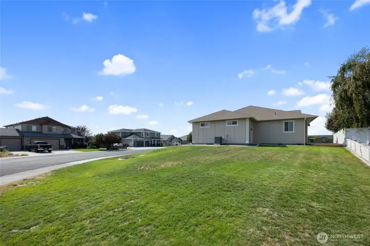 Huge Side Yard