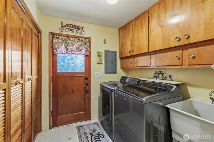 Laundry room off kitchen