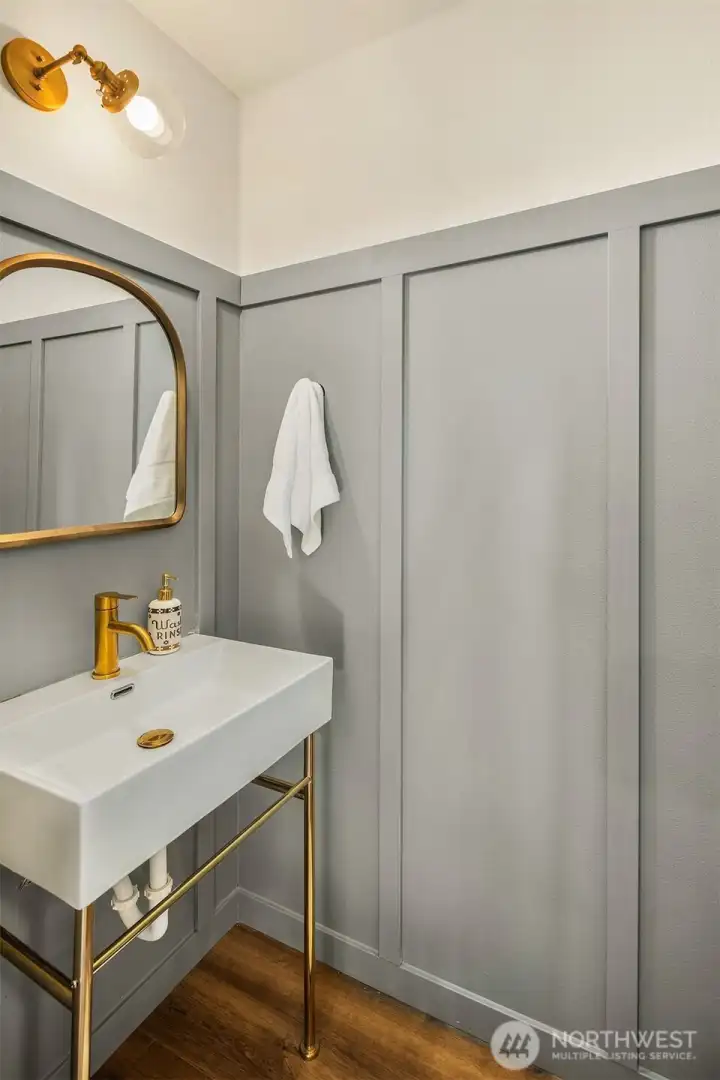 Stylish powder room located off of den/office space. Extra convenient!