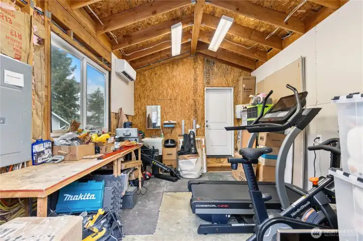 The hobby or wood work room The hobby or wood work room