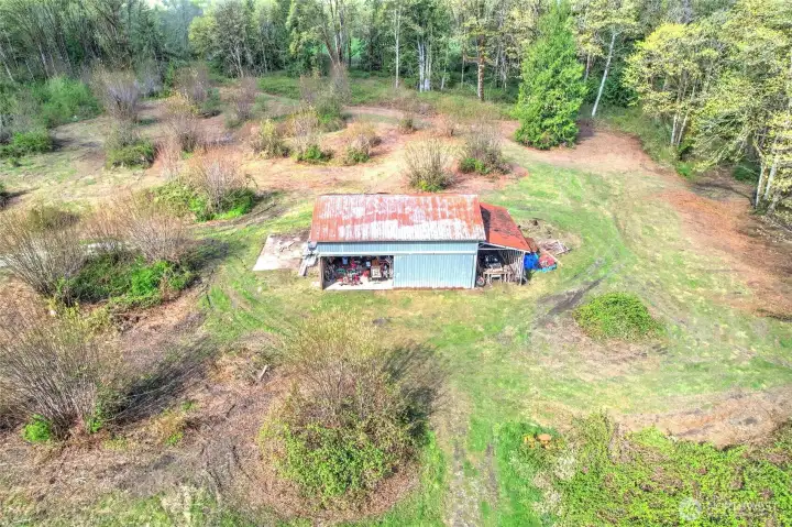 Huge shop with car lift