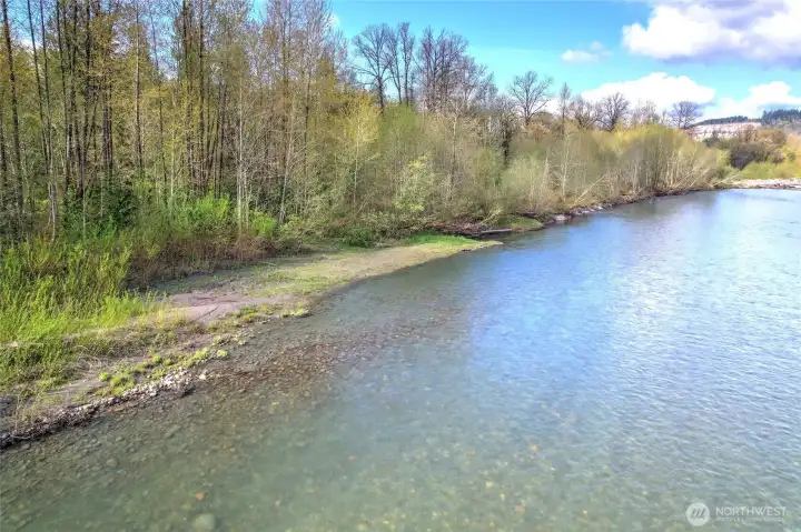 Very peaceful and private riverfront for your personal enjoyment